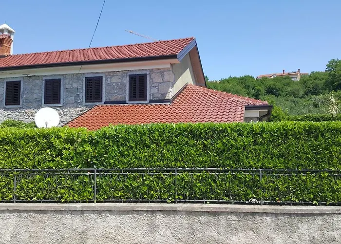 Pelcic,with Wifi And Free Parking Apartament Kostrena